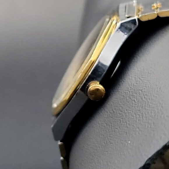 Vintage Timex Royal Oak Mechanical Men's Watch – Black Dial – Gold Bezel - Picture 4 of 8